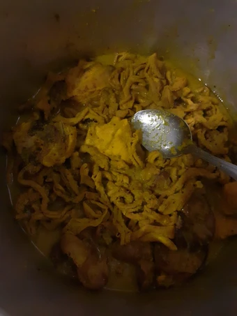Cara Mudah Membikin Resep Ayam Goreng Bumbu Kuning yang Enak Banget Anti Ribet, Uenak Banget