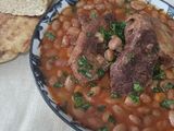 اللوبيا حمراء تفصص بلحم خروف