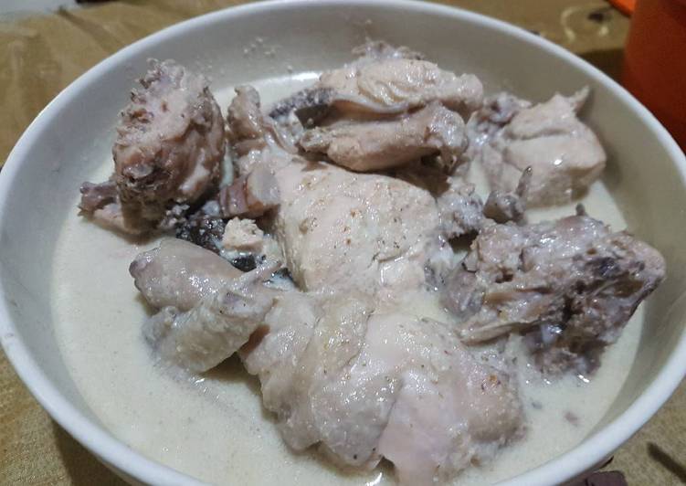 Bagaimana Menyiapkan Opor ayam putih yang Bisa Manjain Lidah