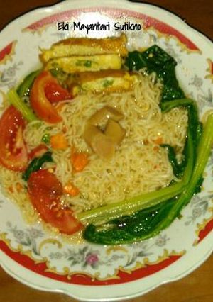 Foto resep Mie Gelas Kuah Isi Sayuran Telur Sosis #PR_AnekaMieKuah