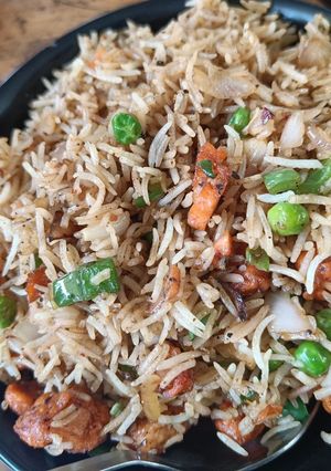 A picture of Chicken Pulao.