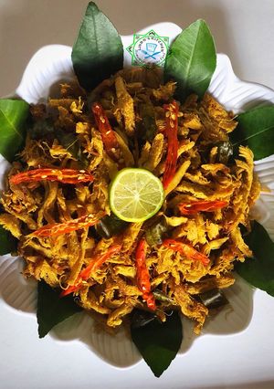 Hình của món Khô gà lá chanh.