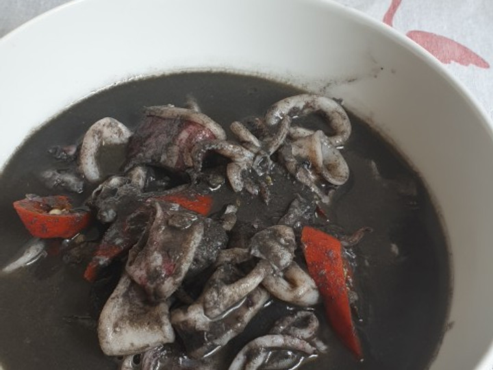 Cara Gampang Menyiapkan Cumi masak kuah hitam, Bikin Ngiler