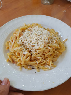 Una foto de Pasta a la carbonara clásica