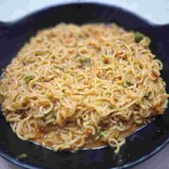 A picture of Mayo Aata noodles.