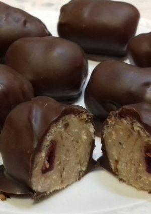 Gesztenyés-aszalt szilvás szaloncukor recept fotója