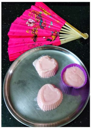 முட்டை இல்லாத ரோஸ் புட்டிங்(heart shape eggless pudding recipe in tamil) செய்முறை முக்கிய புகைப்படம்