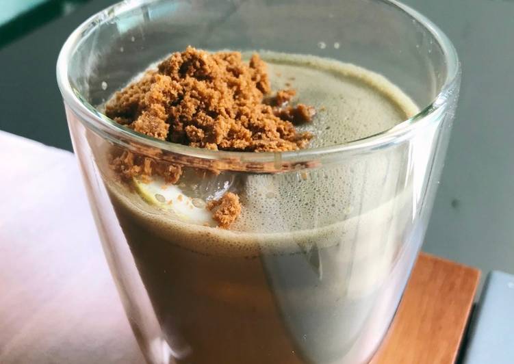 Langkah Mudah untuk Menyiapkan Hojicha Ginger Biscoff yang Lezat Sekali