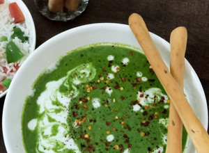 A picture of Creamy Spinach and broccoli soup.