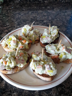 Una foto de Ensaladilla de puerro con salsa cesar