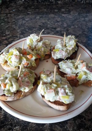Una foto de Ensaladilla de puerro con salsa cesar