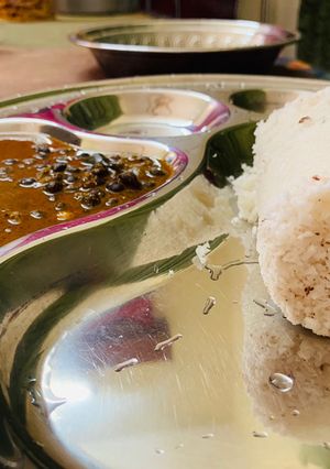 A picture of Varutharacha Kadala Curry.