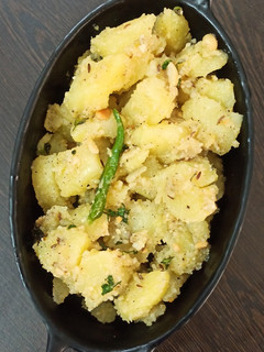 आलू की फलाहारी खिचड़ी (aloo ki falahari khichdi recipe in Hindi) रेसिपी मुख्य फोटो
