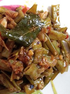 गवारी ची भाजी (Gavarichi Bhaji Recipe in Marathi) रेसिपी चे मुख्य फोटो 