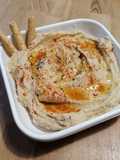 Hummus con aceitunas negras