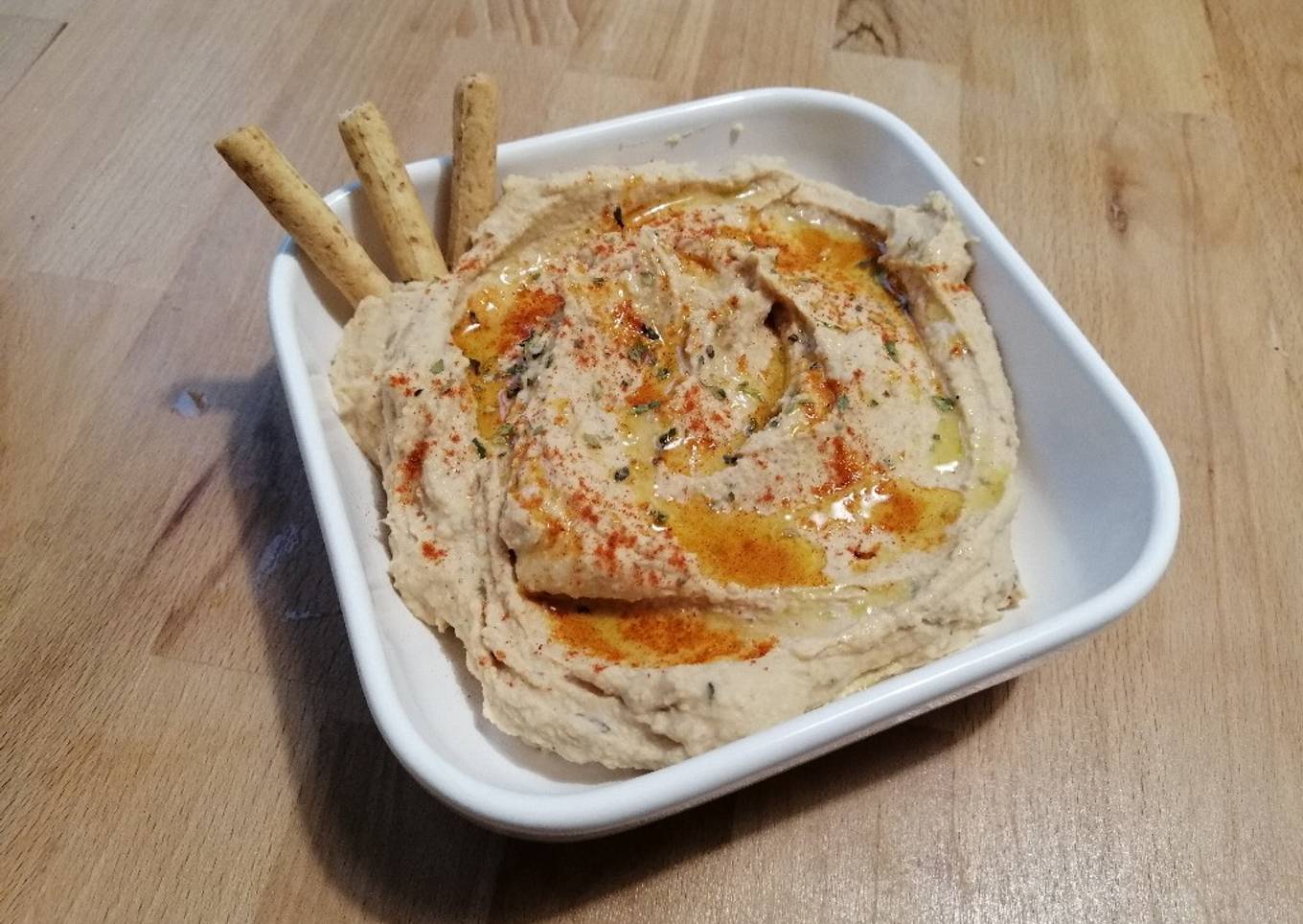 Hummus con aceitunas negras