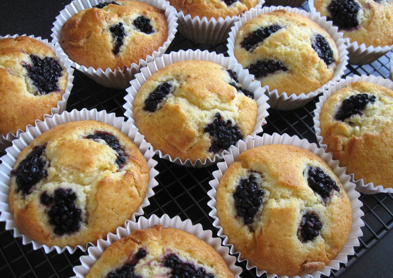 Blackberry & White Chocolate Cupcakes