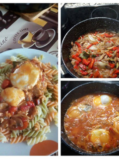 Una foto de Huevos escalfados con salsa de tomate