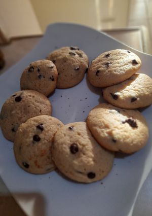 Una foto de Galletas con chispas de chocolate súper fácil