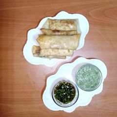 Mixed spring rolls with soy dip 🐠🫑🌯 A picture of Mixed spring rolls with soy dip 🐠🫑🌯.