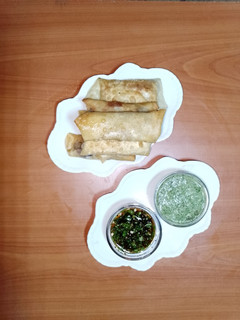 A picture of Mixed spring rolls with soy dip 🐠🫑🌯.