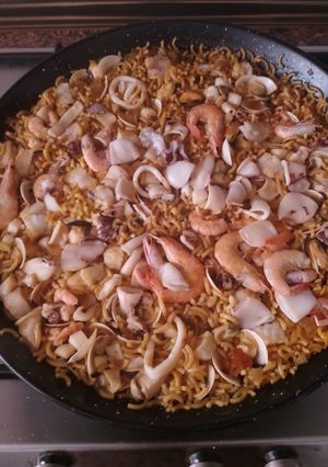 Una foto de Fideuá de Pescado y Marisco