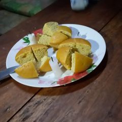A picture of Orange/vanilla cup cakes.
