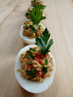 Una foto de Huevos rellenos de atún