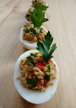 Una foto de Huevos rellenos de atún