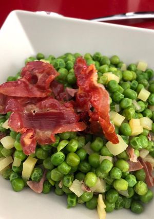 Una foto de Guisantes con jamón