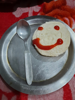 रवा इडली (rava idli recipe in Hindi) रेसिपी मुख्य फोटो