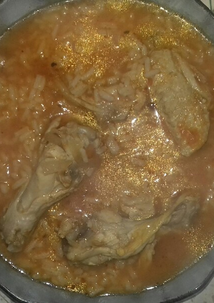 Una foto de Guiso de arroz con pollo.. riquísimo😊