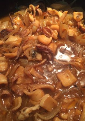 Una foto de Calamares encebollados con Txakoli de Getaria !