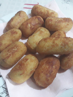 Una foto de Croquetas de pollo y bacon