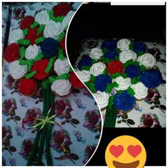 A picture of Rainbow cupcakes bouquets.