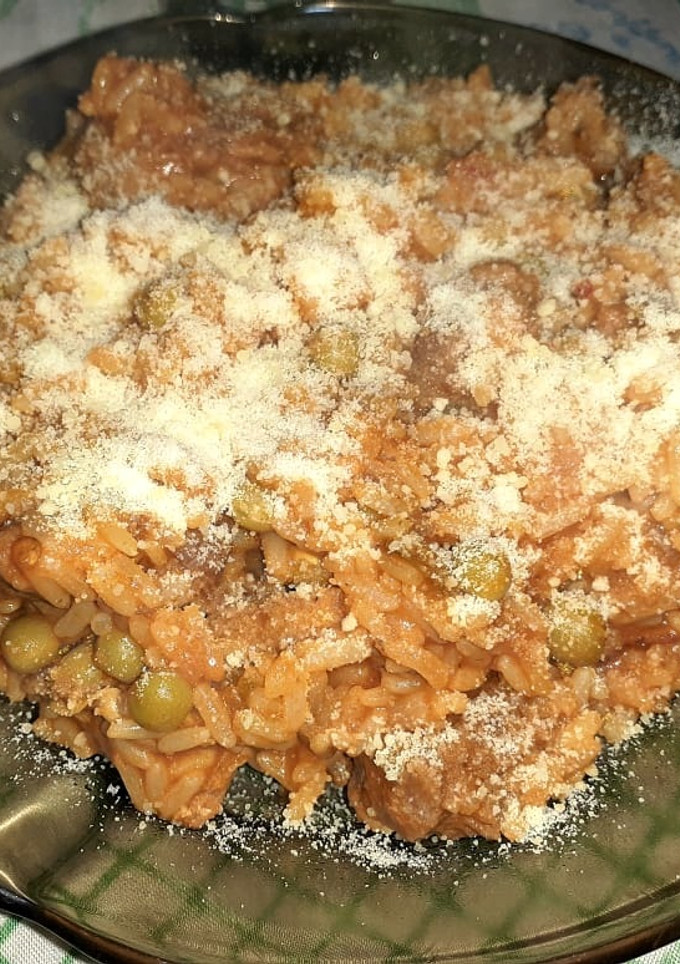 Una foto de Guiso de arroz con carne económico