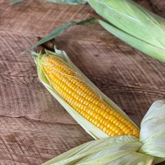 🌽 How to steam sweet corn on the cob with microwave in 5 min A picture of 🌽 How to steam sweet corn on the cob with microwave in 5 min.
