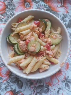 Foto di Pasta fredda con zucchina e salmone