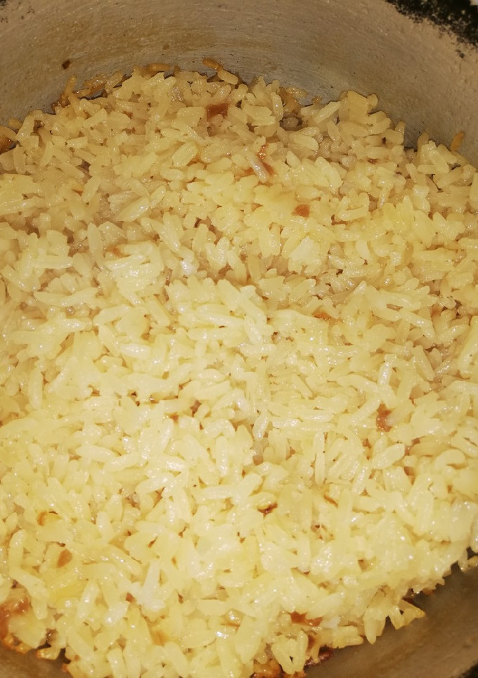 Una foto de Arroz con cebolla caramelizada 🤤