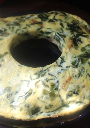 Una foto de Rosca de tortilla de patatas y wakame