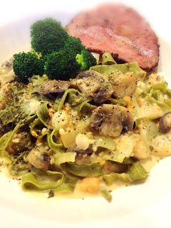西班牙蘑菇蝦膏白醬義大利麵 的食譜成品照片