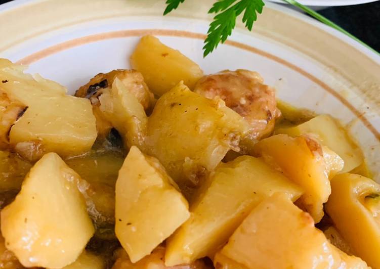 Alb贸ndigas de pollo y queso con patatas al curry馃馃嵅馃嵅馃嵅馃