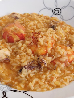 Una foto de Arroz caldoso con chipirones y gambones