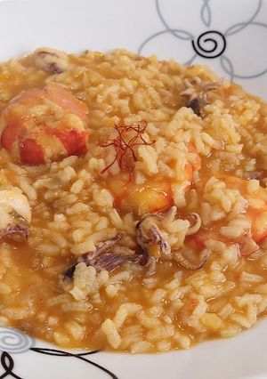 Una foto de Arroz caldoso con chipirones y gambones