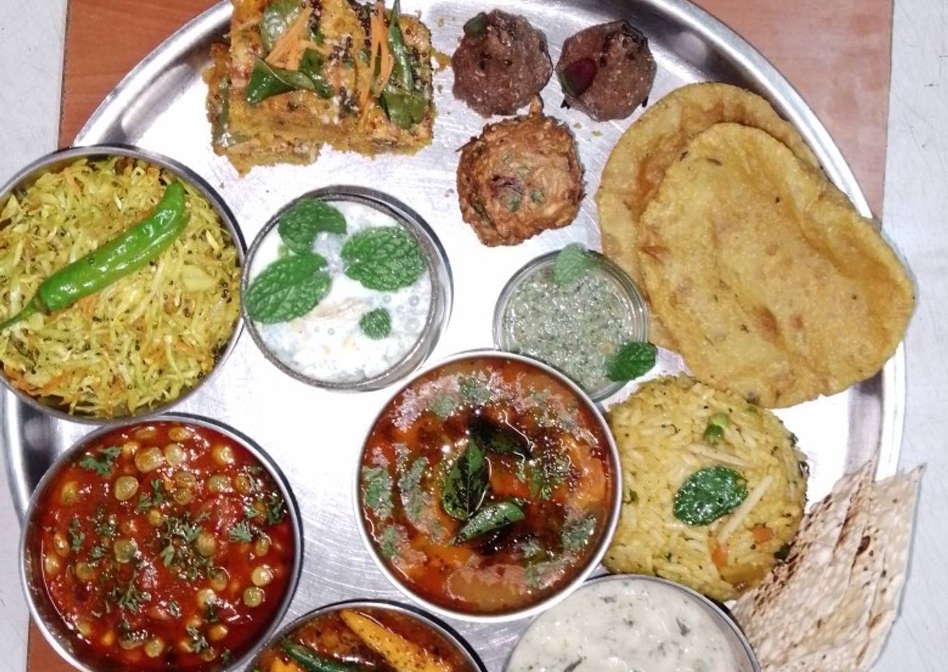 Gujarati Thali special 🍅🥕🥔🥥