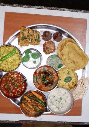 A picture of Gujarati Thali special 🍅🥕🥔🥥.