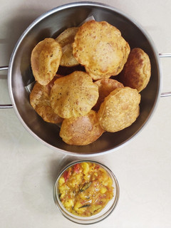 மசாலா பூரி (masala poori) செய்முறை முக்கிய புகைப்படம்