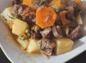 Una foto de Estofado con carne de ayer