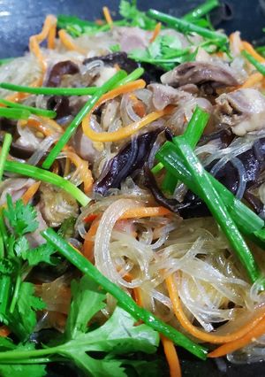Hình của món Miến xào mề gà.