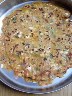 கோதுமை மாவு கோஸ் அடை(wheat cabbage adai recipe in tamil) செய்முறை முக்கிய புகைப்படம்